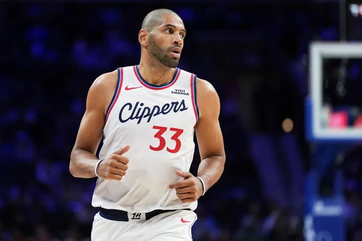 Player in Clippers jersey during basketball game