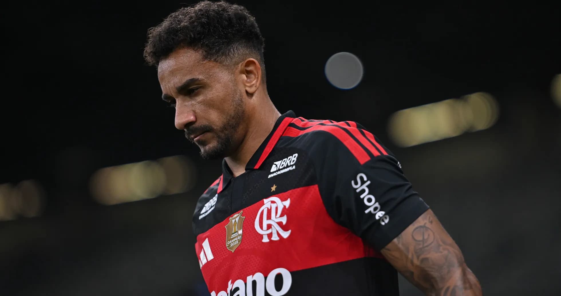 Player walking off the field in Flamengo jersey