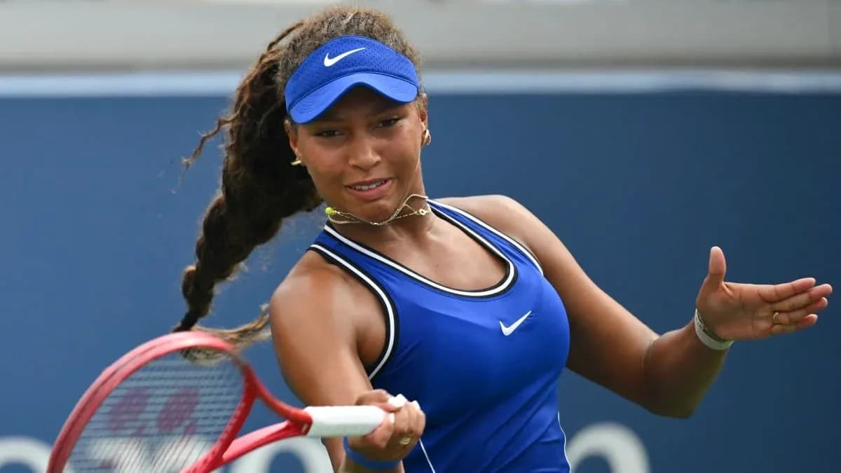 Tennis player hitting a forehand during match