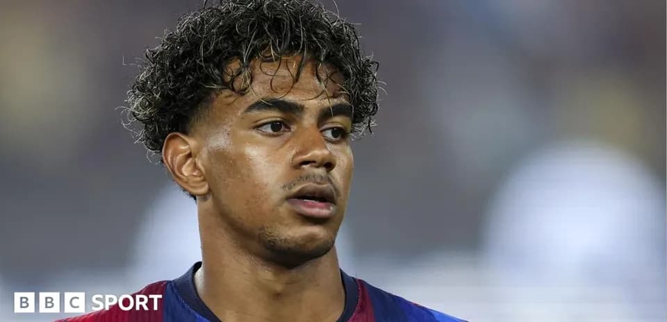 Player in FC Barcelona jersey during match