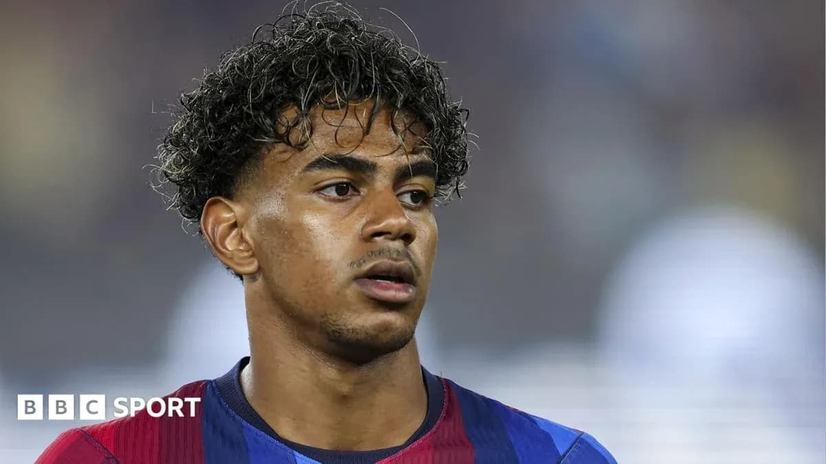 Player in FC Barcelona jersey during match