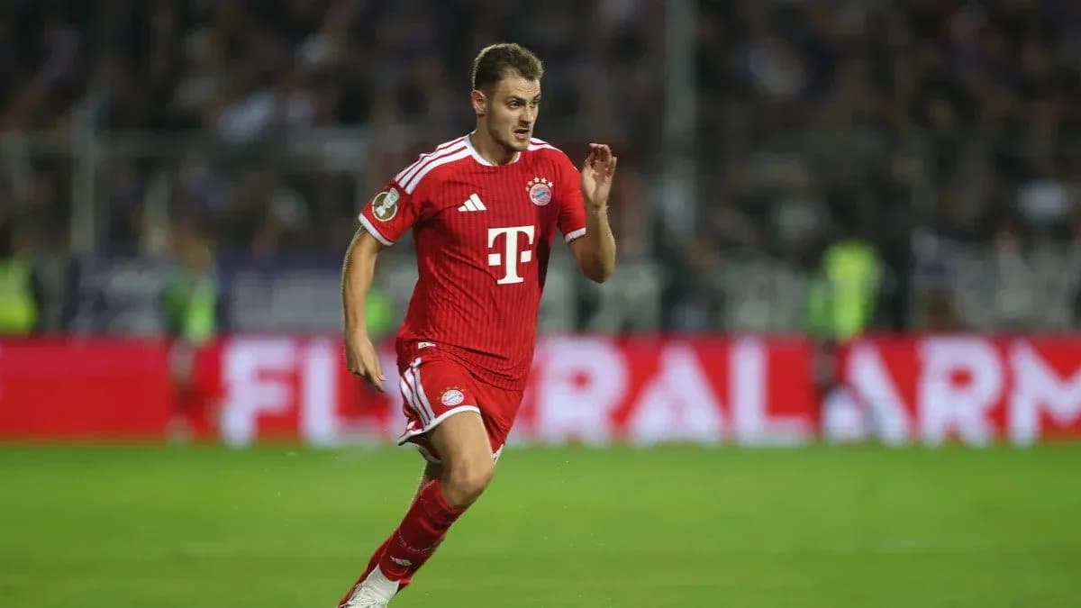 Player running on the pitch in Bayern Munich kit