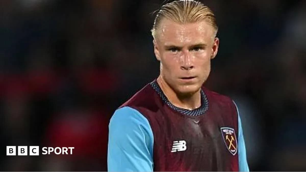 Player in West Ham United kit on the field