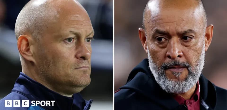 Coaches in profile during a match