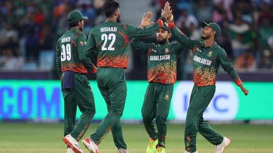 Bangladesh cricket players celebrating a wicket