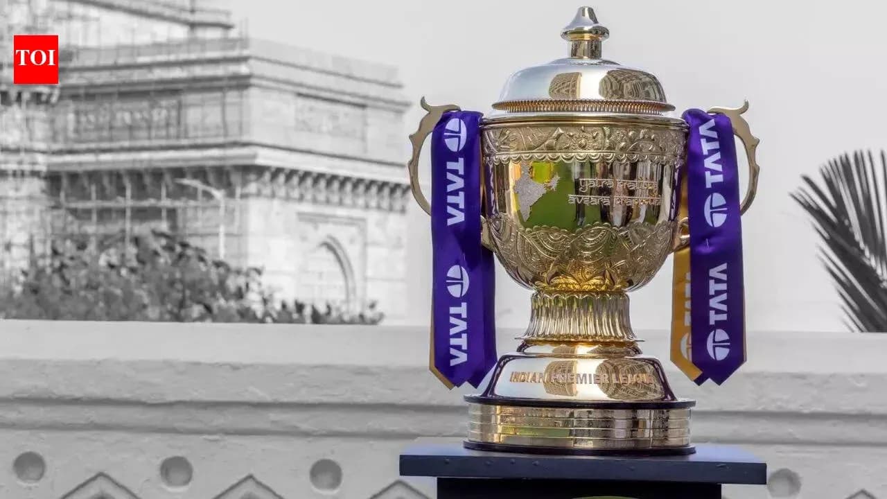 IPL trophy displayed with Gateway of India backdrop