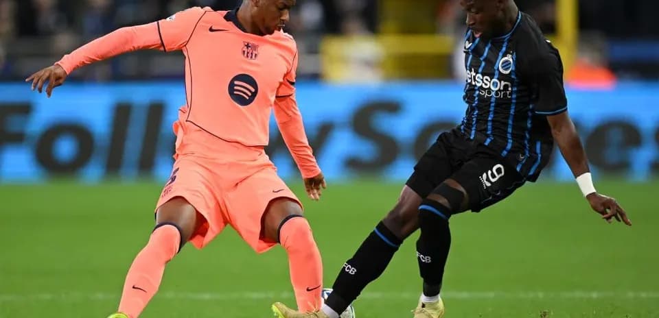 Two players contesting the ball during match