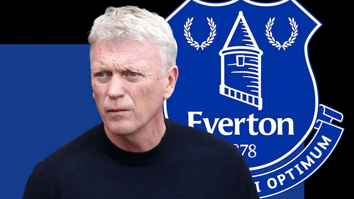 Manager in front of Everton logo backdrop