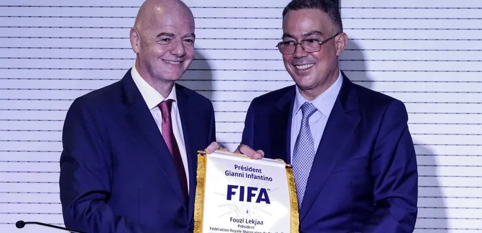 Gianni Infantino presenting certificate to Fouzi Lekjaa