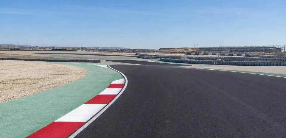 Curved racetrack with red and white curbing