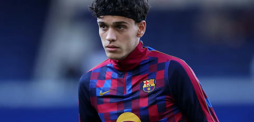 Player in FC Barcelona training kit before match