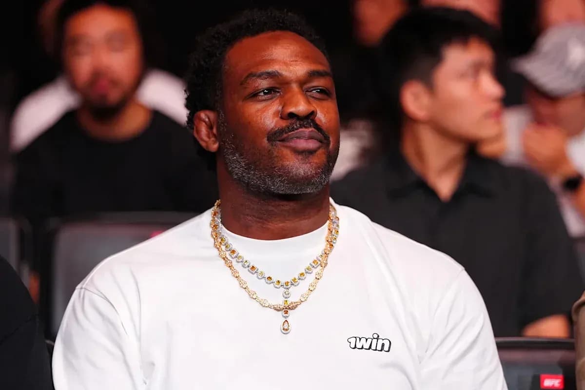 Man wearing a white shirt and gold necklaces