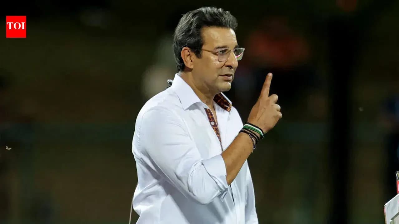 Analyst speaking during cricket commentary session