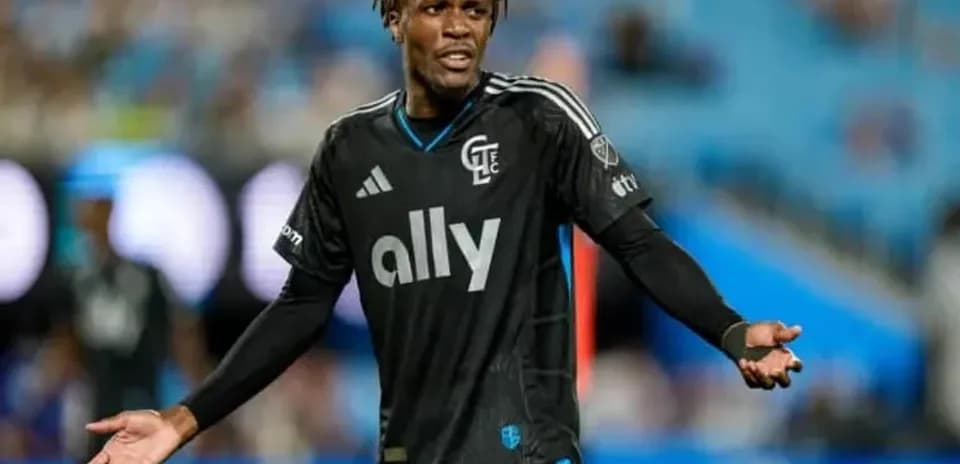 Player gesturing during match in black uniform
