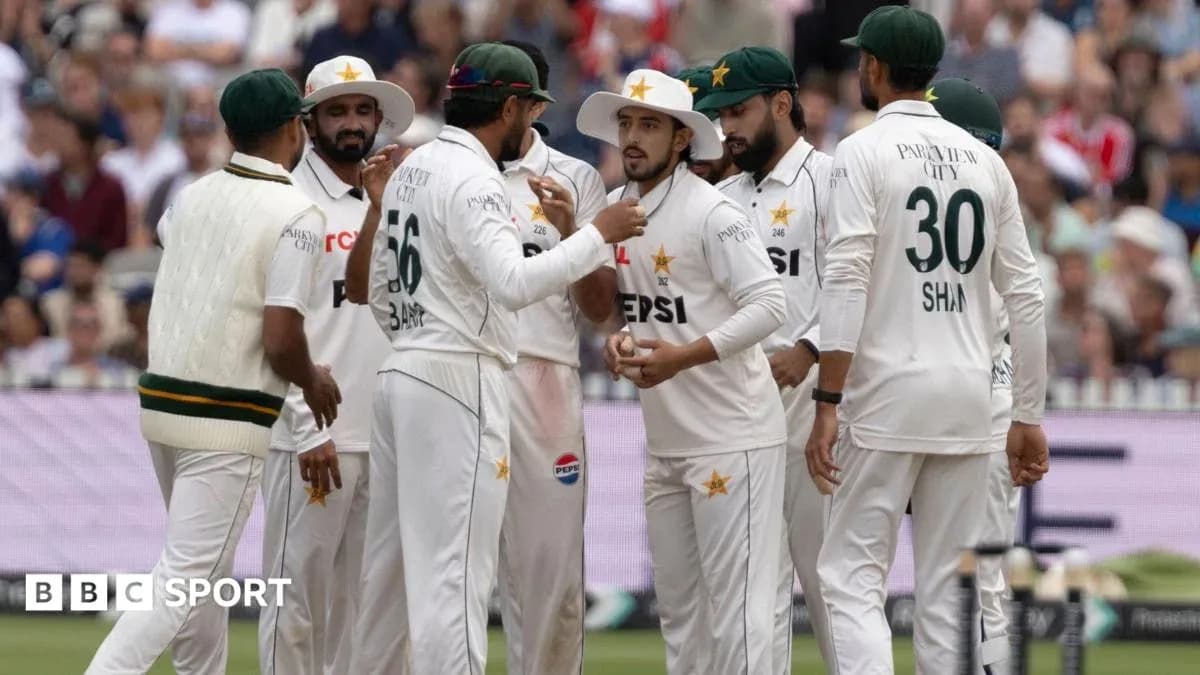 Pakistan cricket team discussing strategy on the field