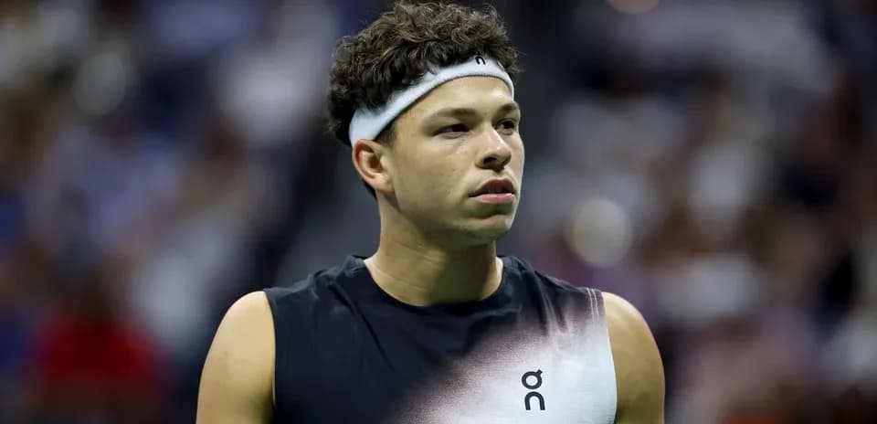 Tennis player wearing headband during match