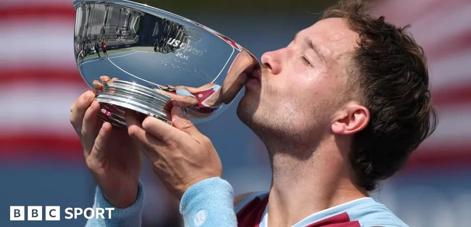 Player kissing US Open trophy in celebration