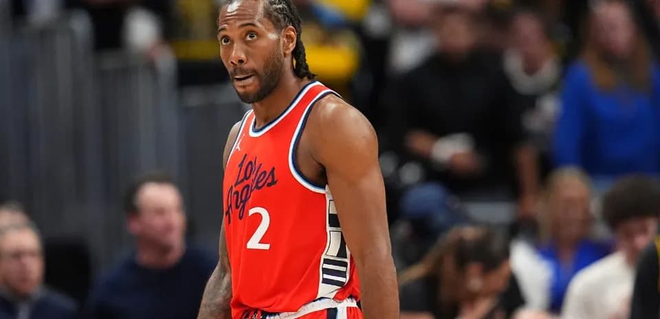 Kawhi Leonard in Los Angeles Clippers uniform on court