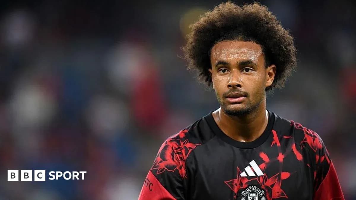 Player in Manchester United kit during match