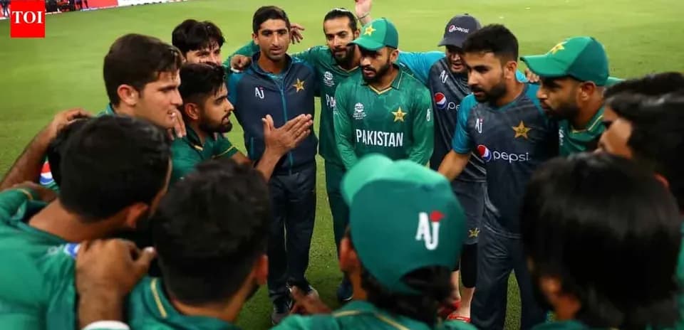 Pakistan cricket team huddled during strategy discussion