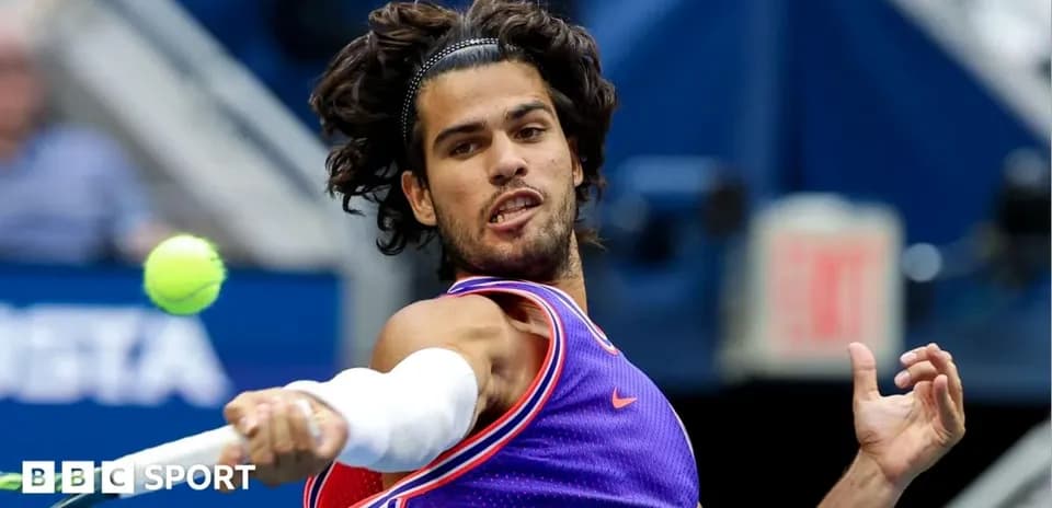 Tennis player hitting a forehand during match