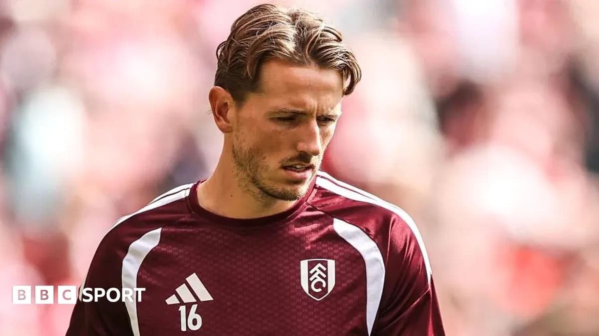 Player wearing Fulham kit before the match