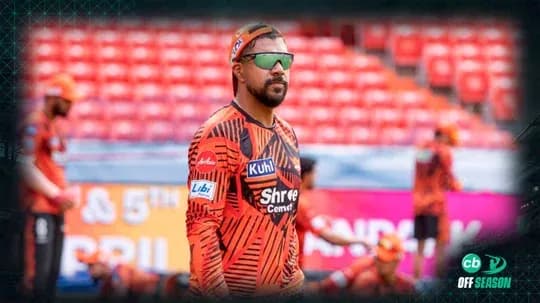Player in orange jersey during practice session