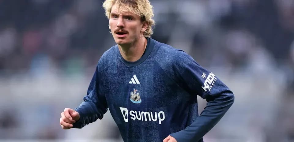 Player warming up in Newcastle training kit