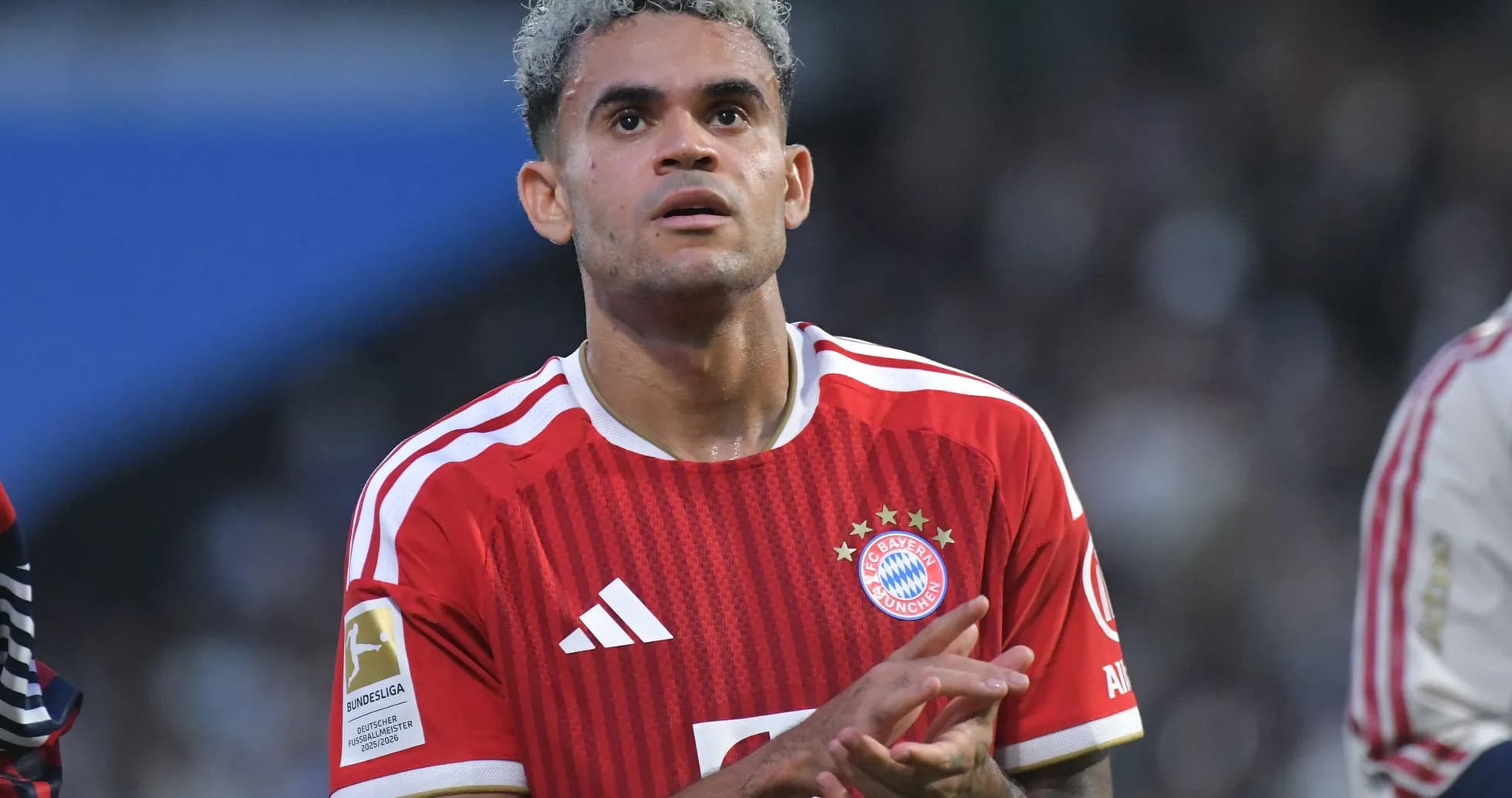 Player in Bayern Munich jersey clapping on field