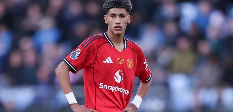 Player in Manchester United jersey on the field