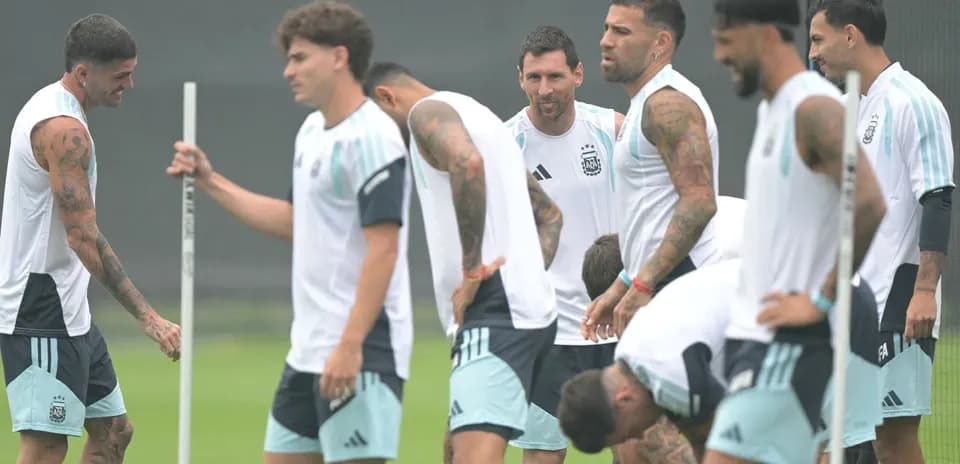 Argentina players training on the pitch together