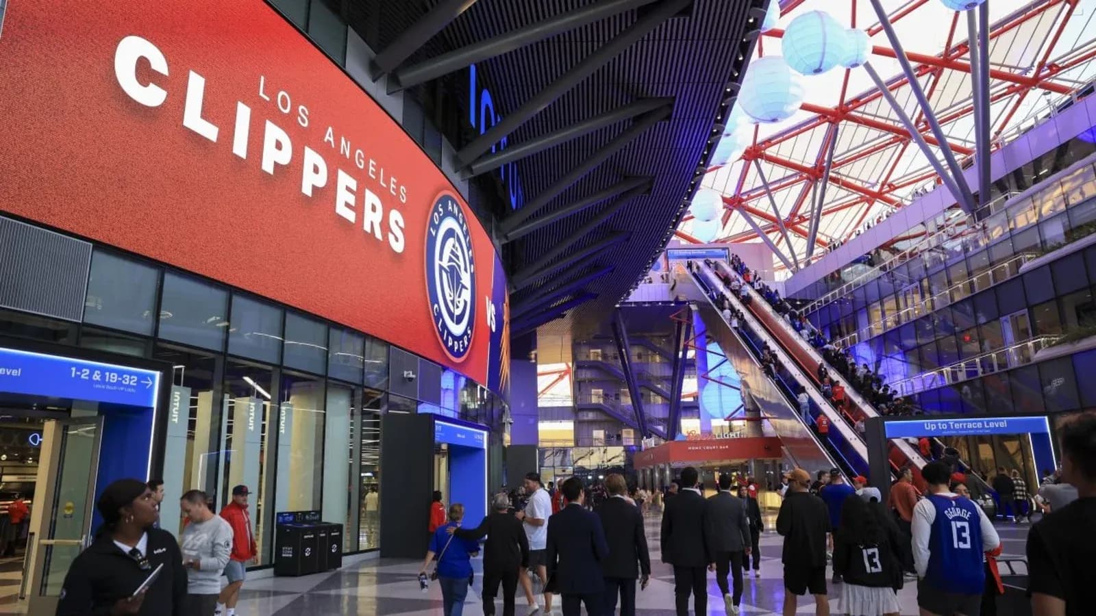 Fans entering arena for Los Angeles Clippers game