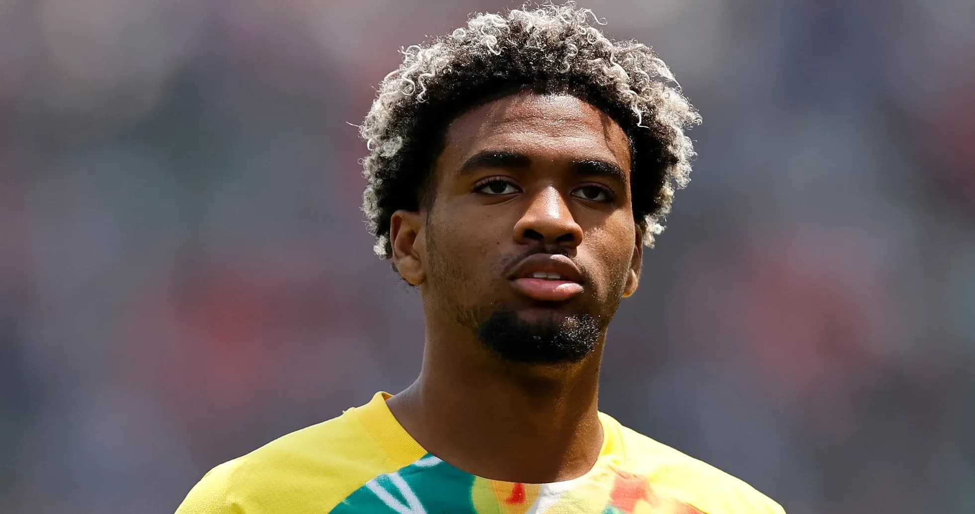 Player in colorful shirt during match preparation
