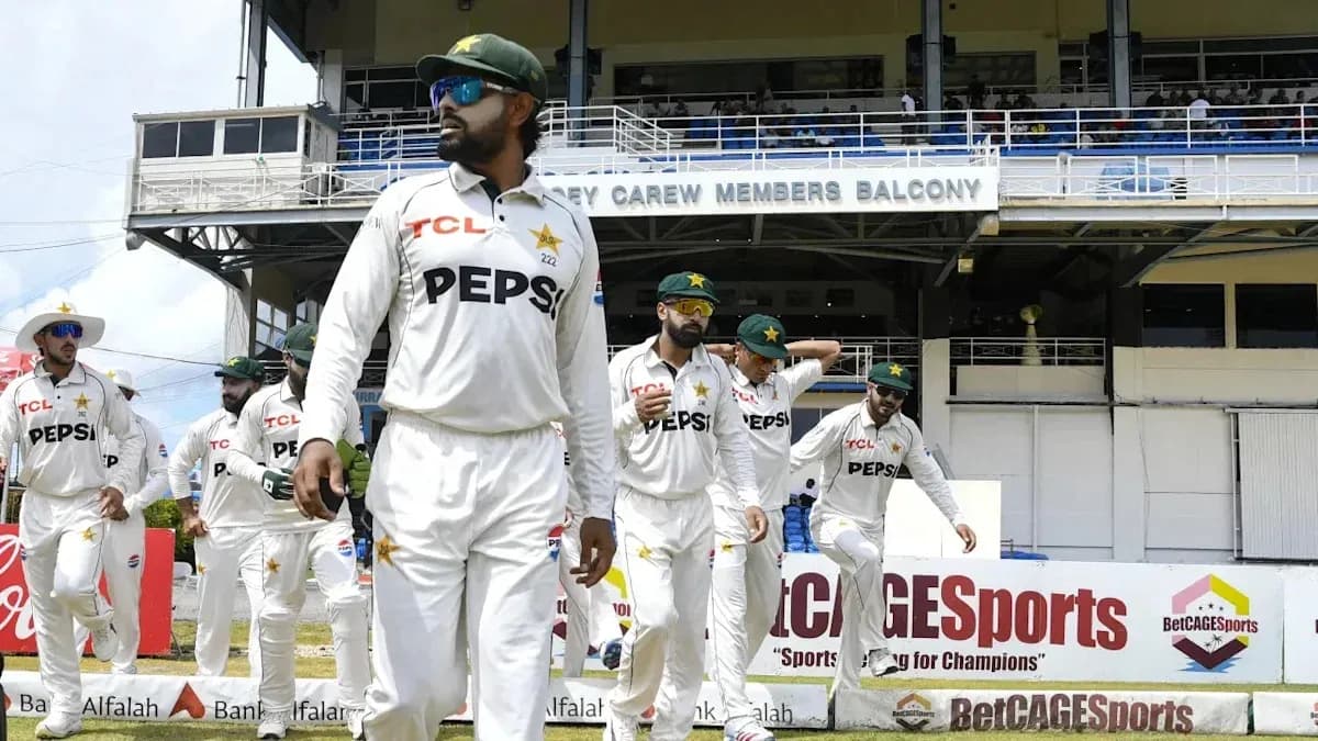 Pakistan cricket team walking onto the field Pakistan cricket team walking onto the field