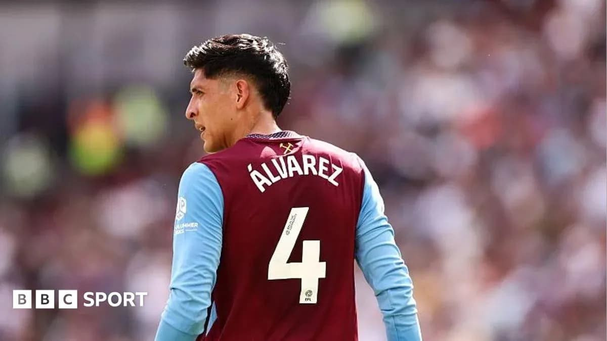 Player Álvarez wearing number 4 jersey during match Player Álvarez wearing number 4 jersey during match