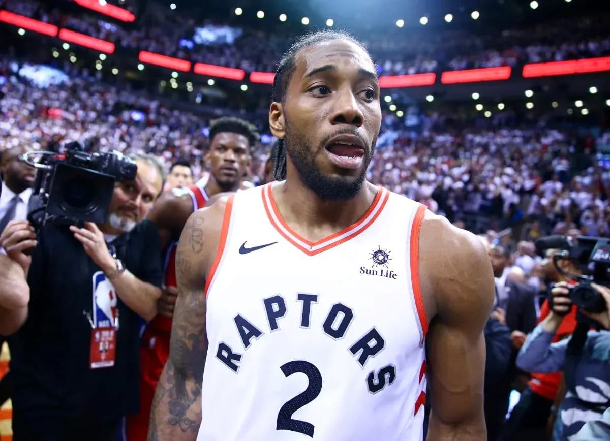 Kawhi Leonard leaving court after game with fans Kawhi Leonard leaving court after game with fans