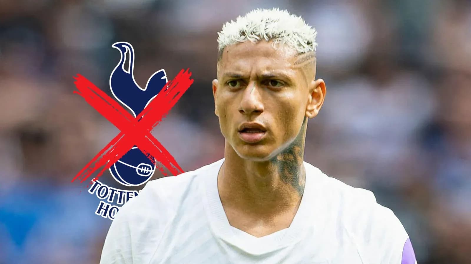 Player with bleached hair during match with logo Player with bleached hair during match with logo