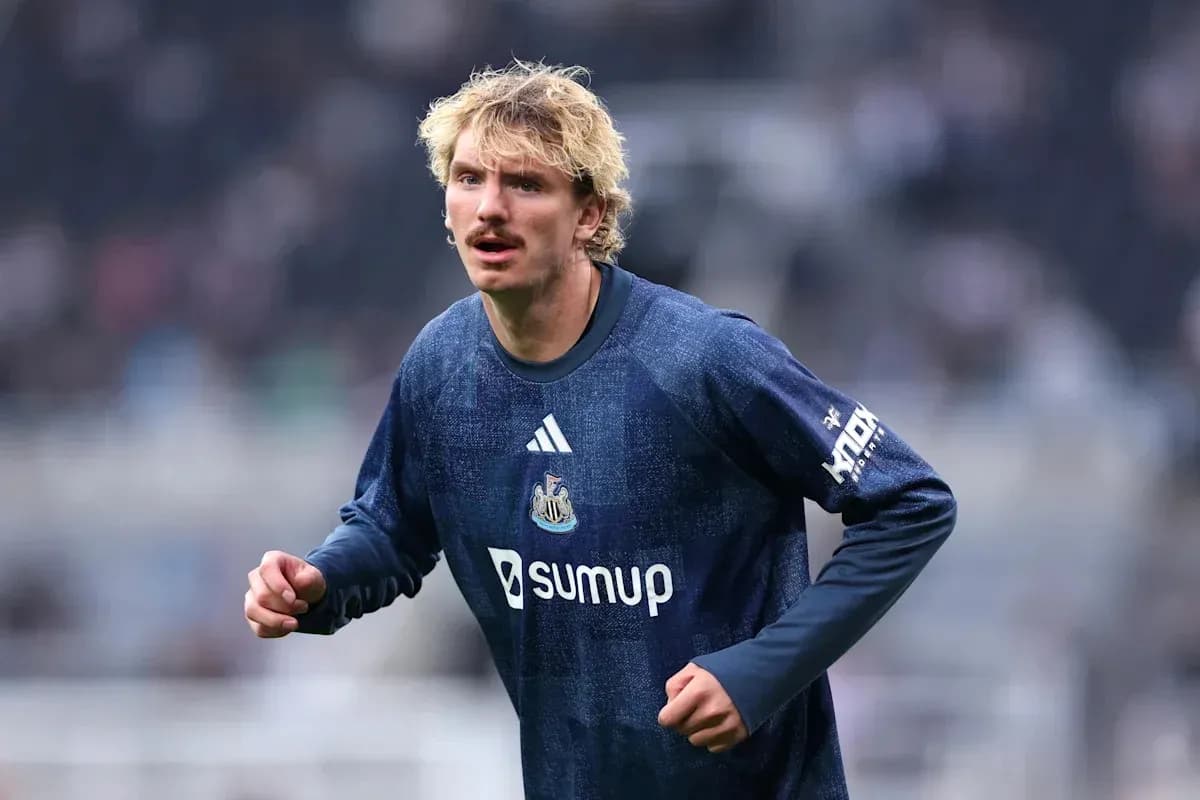 Player warming up in Newcastle training kit Player warming up in Newcastle training kit