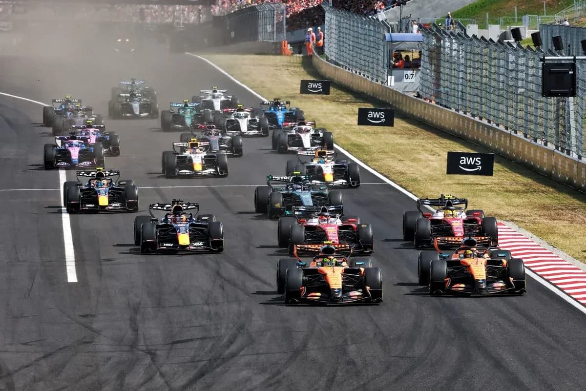 Formula 1 cars racing at the start of the race Formula 1 cars racing at the start of the race