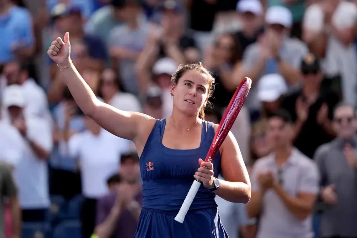 Tennis player acknowledging crowd after match Tennis player acknowledging crowd after match