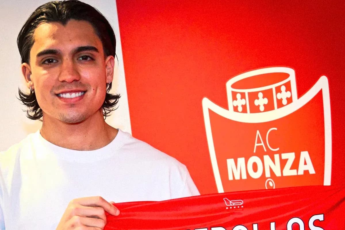 Player holding AC Monza scarf during announcement Player holding AC Monza scarf during announcement